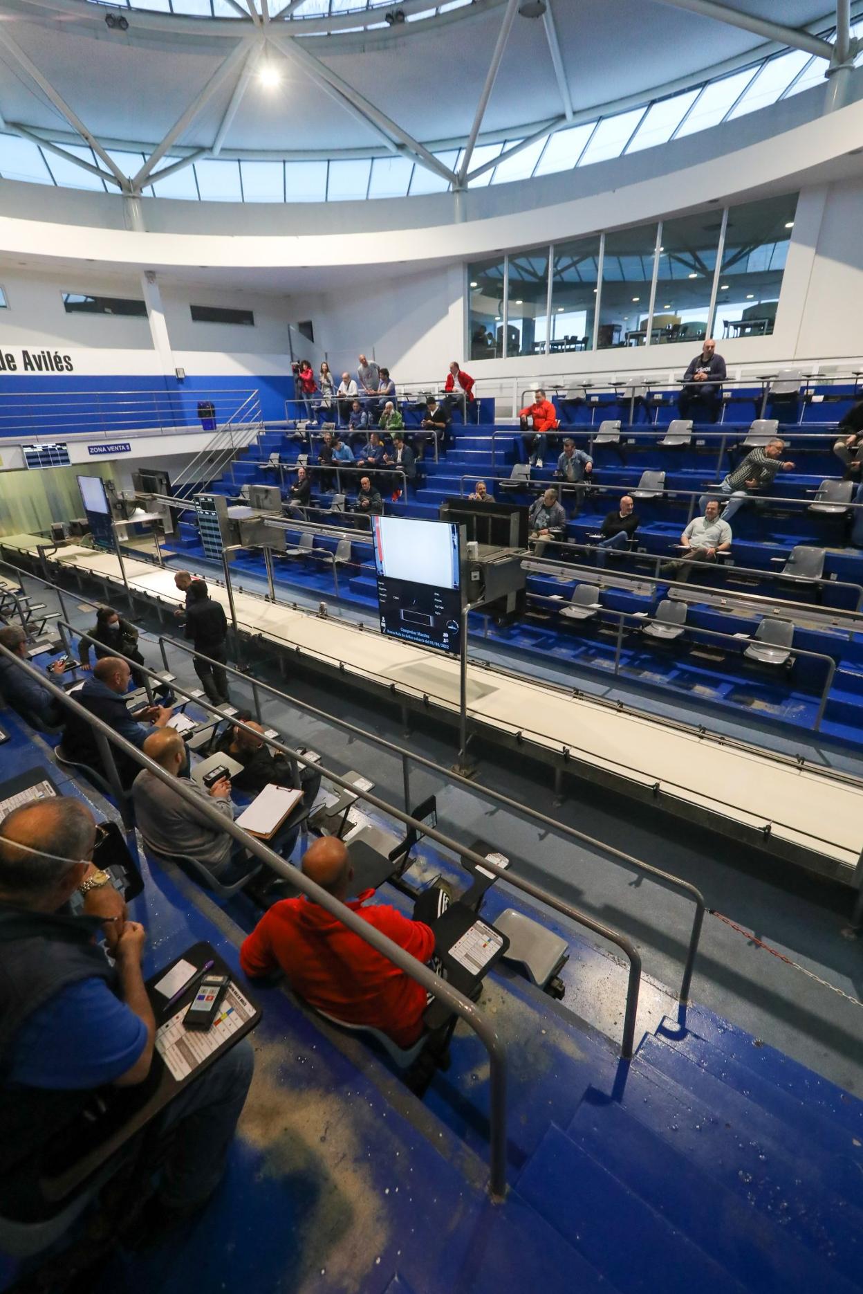 La cancha de ventas de la Nueva Rula de Avilés.