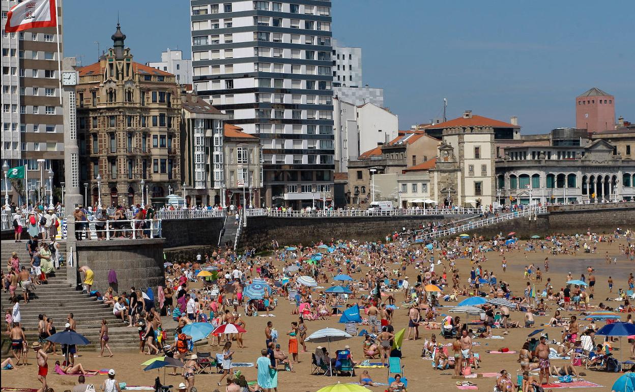 Escalerona de la playa de San Lorenzo (Gijón)