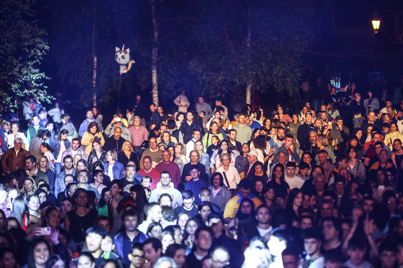Fotos: Una última noche de conciertos para todos los estilos en Oviedo