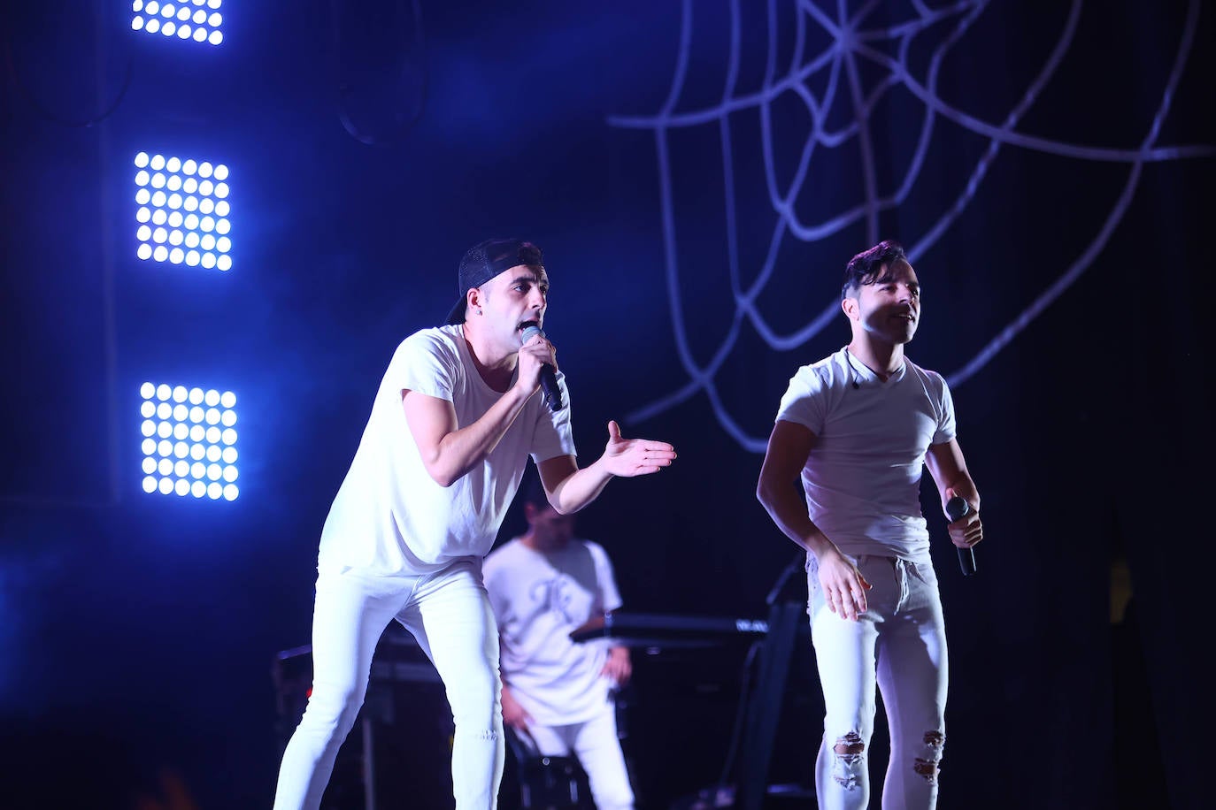 Fotos: Una última noche de conciertos para todos los estilos en Oviedo