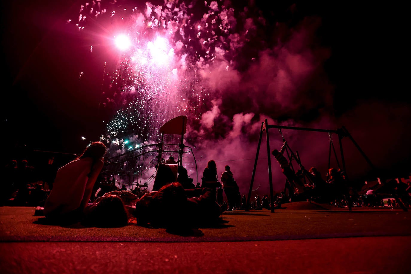 Fotos: Fuegos para una multitud en San Mateo