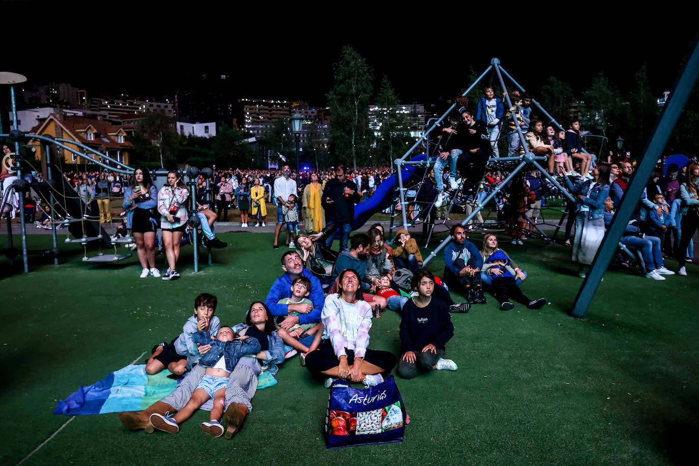 Fotos: Fuegos para una multitud en San Mateo