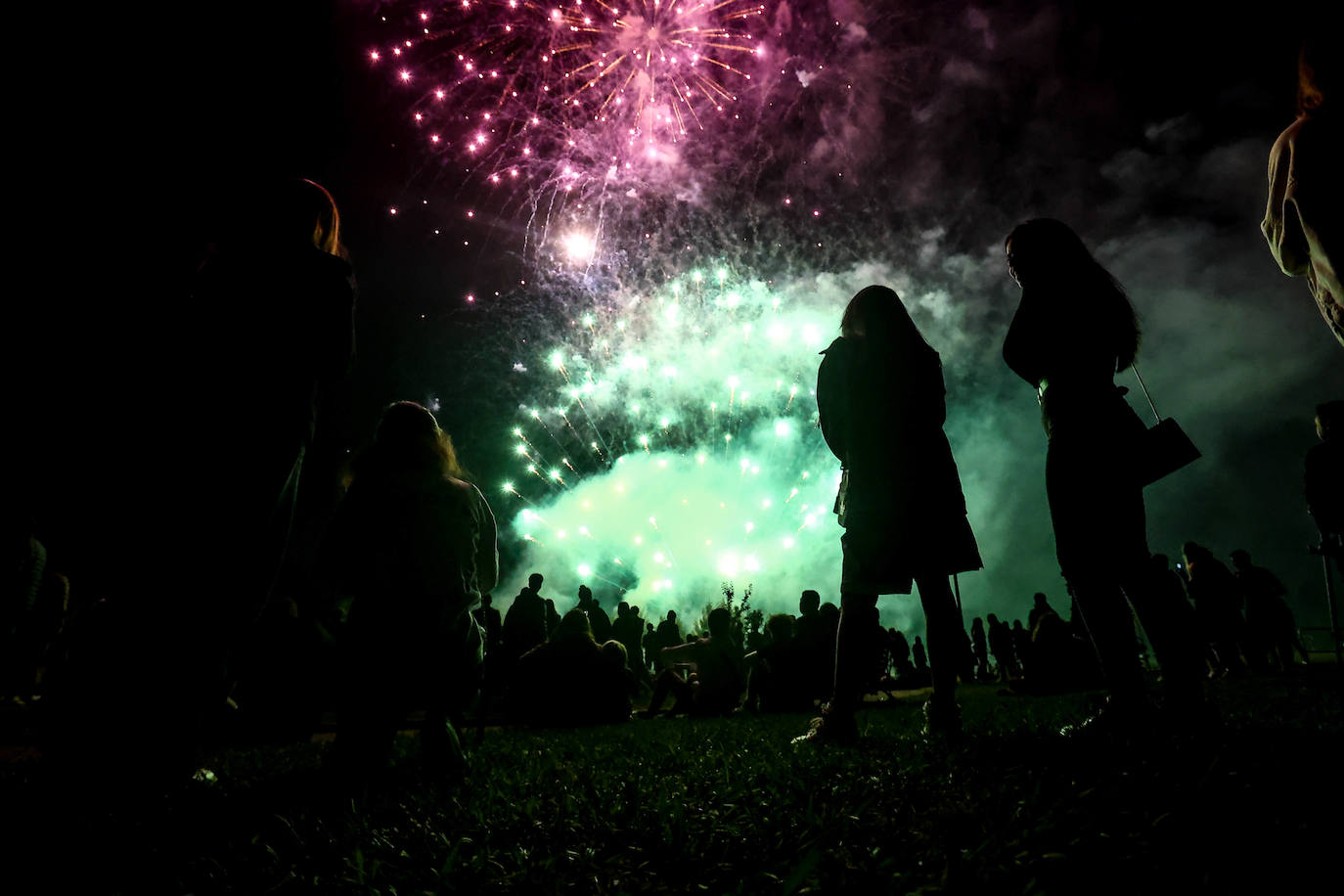Fotos: Fuegos para una multitud en San Mateo