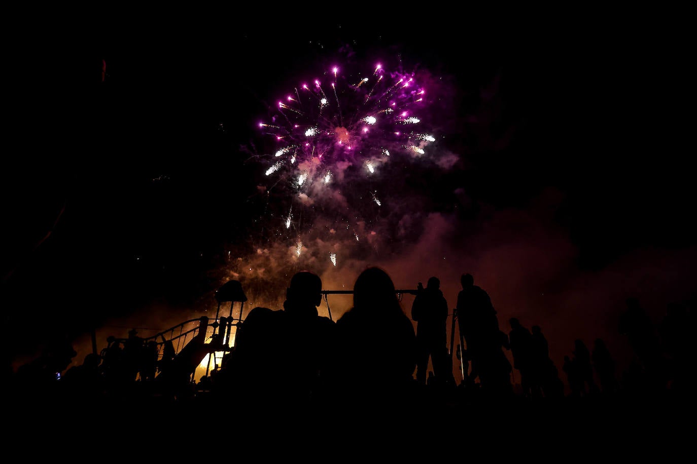 Fotos: Fuegos para una multitud en San Mateo