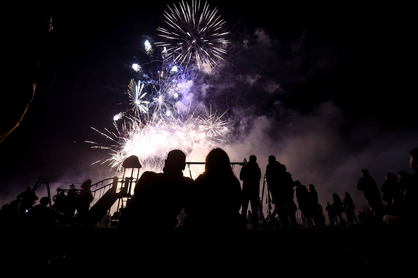 Fotos: Fuegos para una multitud en San Mateo