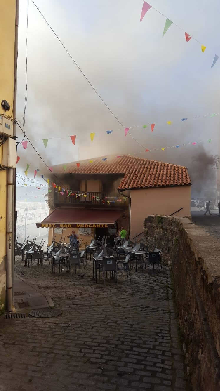 Fotos: Espectacular incendio en Cimadevilla