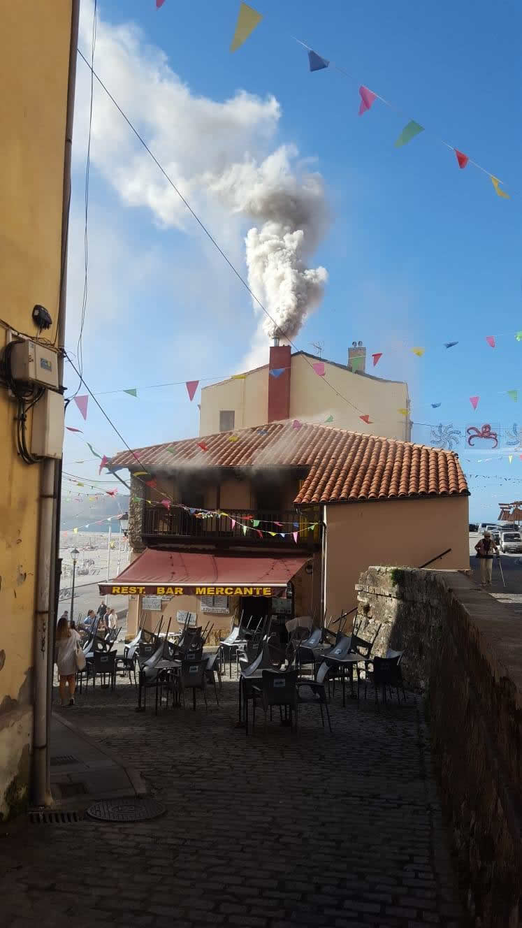 Fotos: Espectacular incendio en Cimadevilla