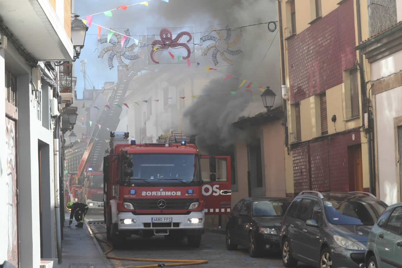 Fotos: Espectacular incendio en Cimadevilla