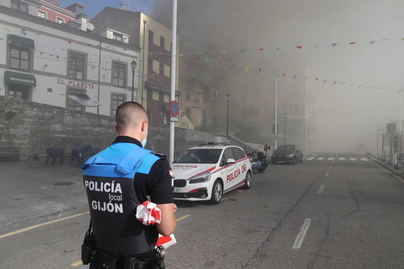 Fotos: Espectacular incendio en Cimadevilla