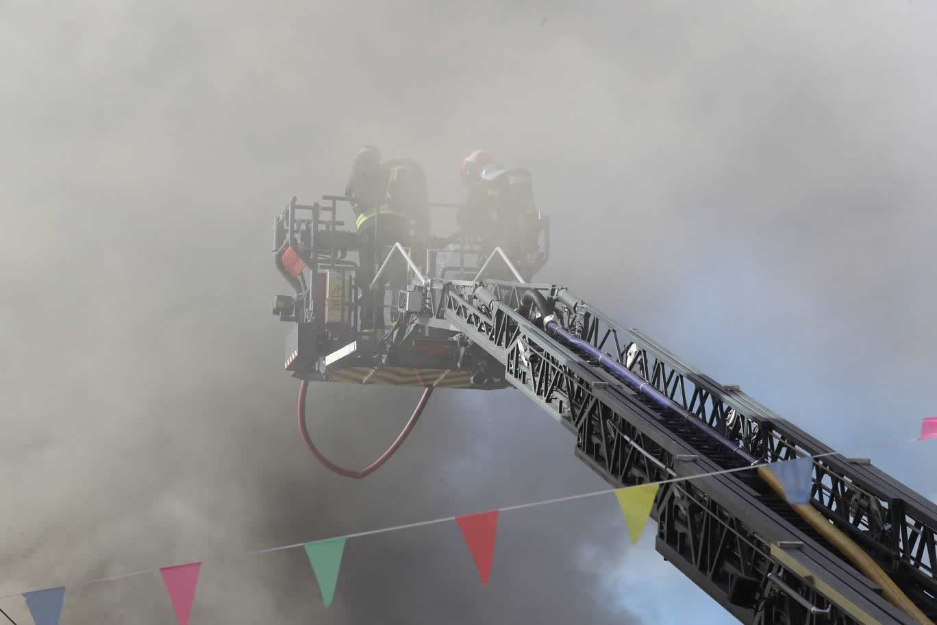 Fotos: Espectacular incendio en Cimadevilla