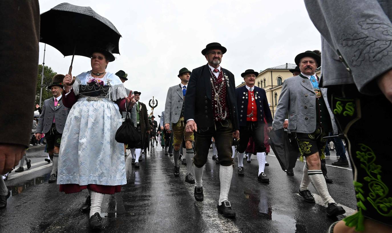 Fotos: Tradición alemana a golpe de cerveza