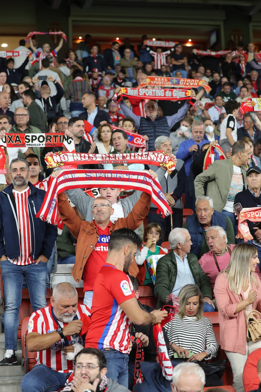 Fotos: ¿Estuviste en el Sporting - Ibiza? ¡Búscate!