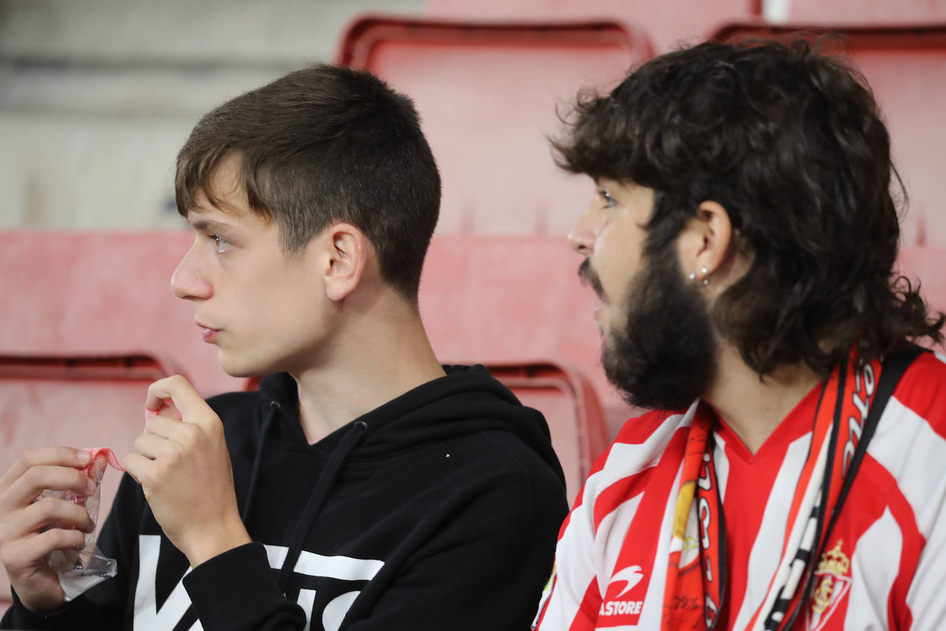 Fotos: ¿Estuviste en el Sporting - Ibiza? ¡Búscate!