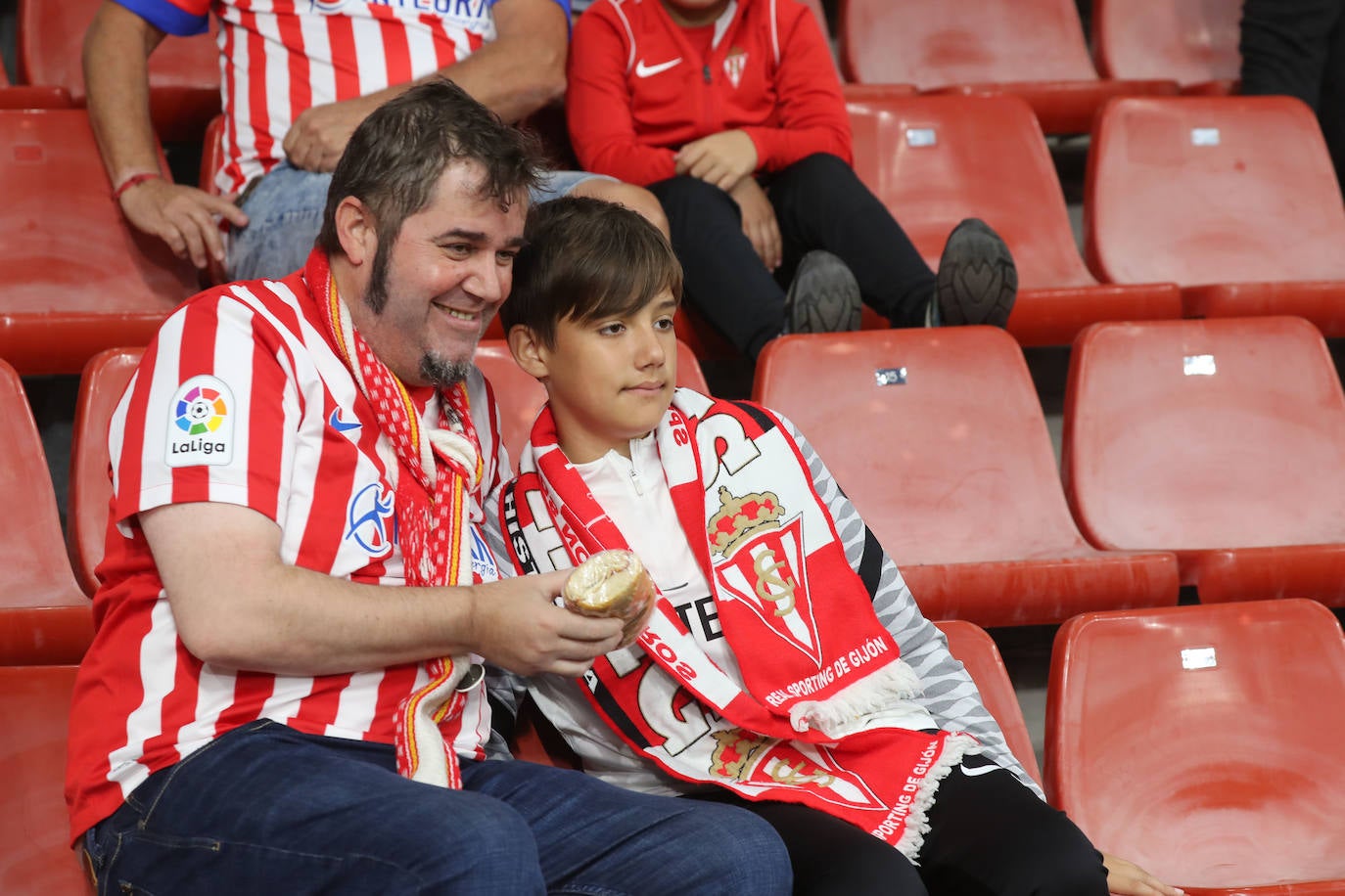 Fotos: ¿Estuviste en el Sporting - Ibiza? ¡Búscate!