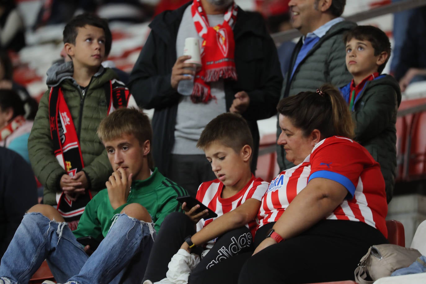 Fotos: ¿Estuviste en el Sporting - Ibiza? ¡Búscate!