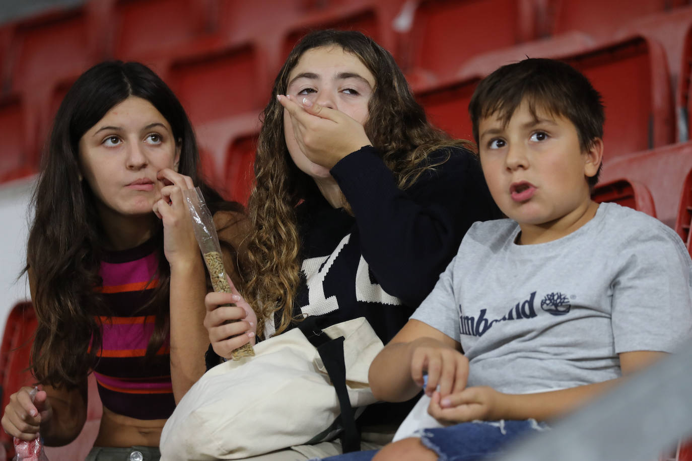 Fotos: ¿Estuviste en el Sporting - Ibiza? ¡Búscate!