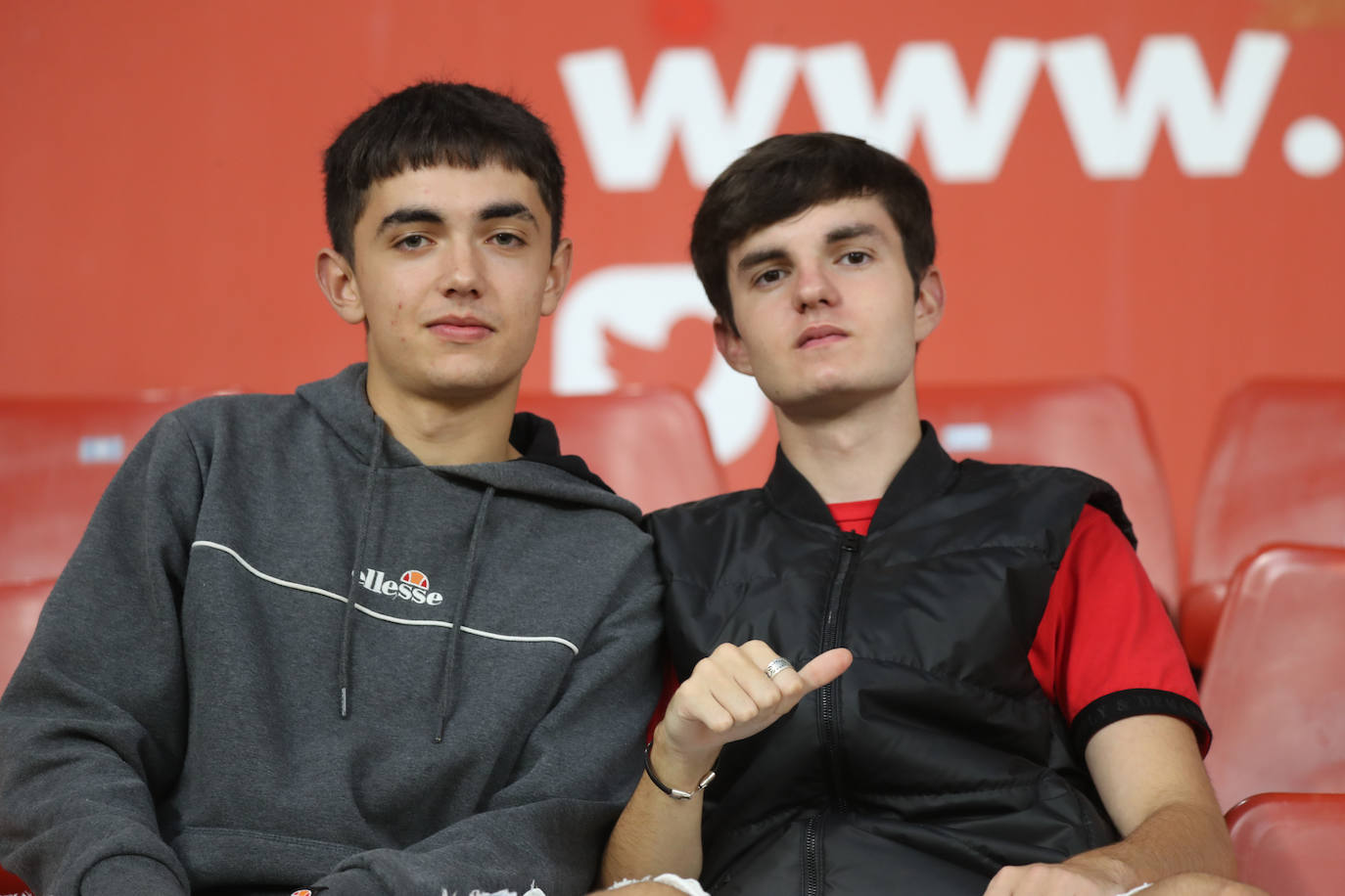 Fotos: ¿Estuviste en el Sporting - Ibiza? ¡Búscate!