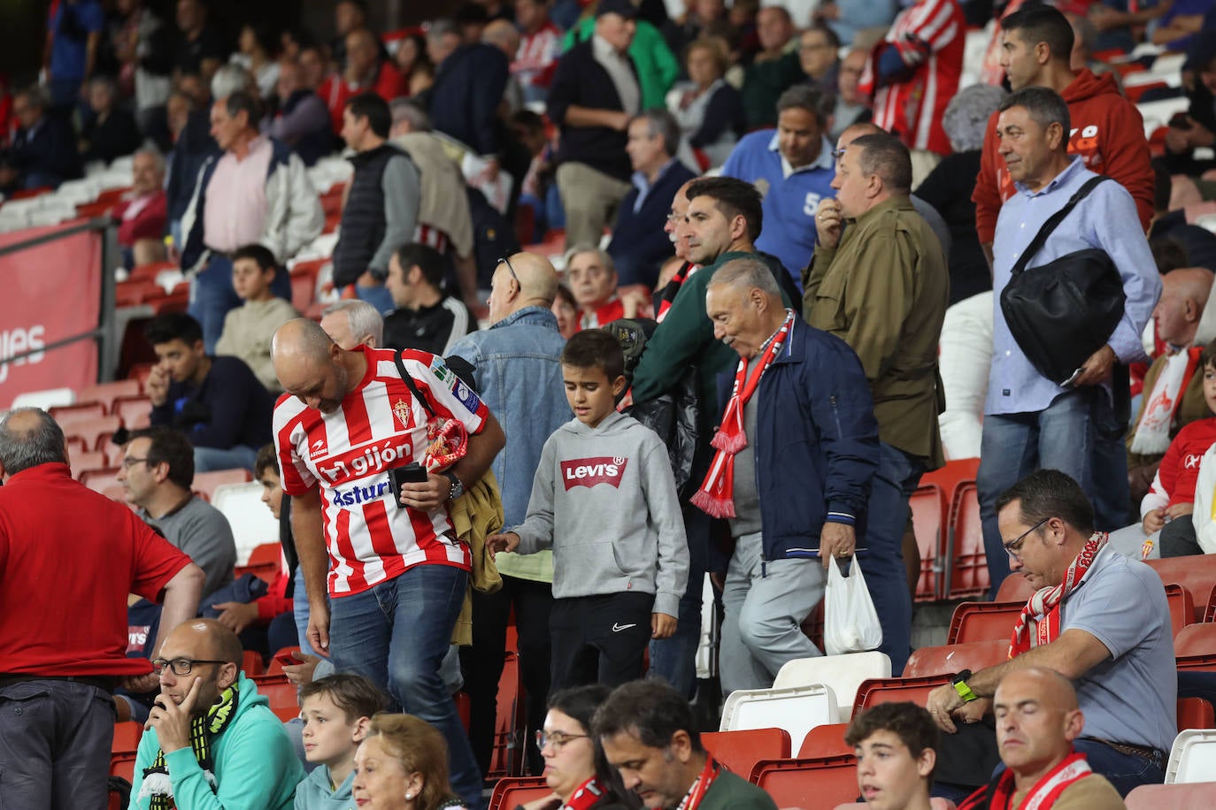 Fotos: ¿Estuviste en el Sporting - Ibiza? ¡Búscate!