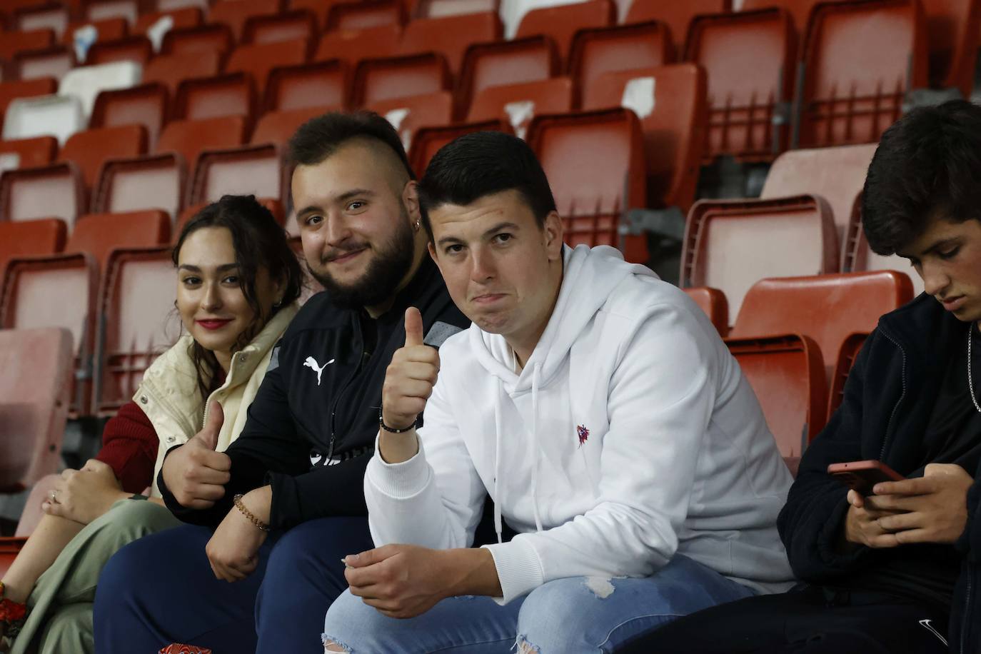 Fotos: ¿Estuviste en el Sporting - Ibiza? ¡Búscate!