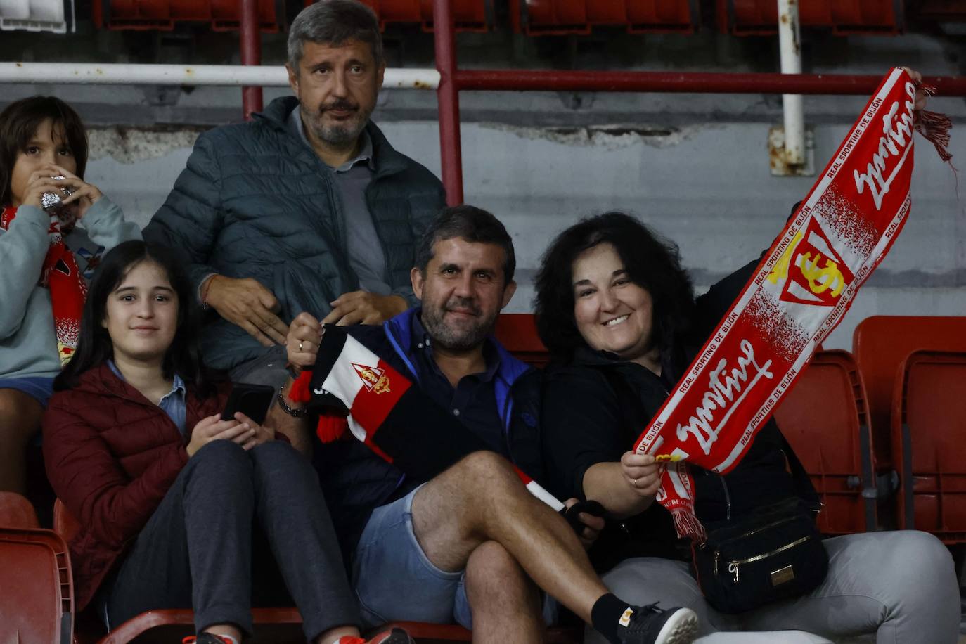 Fotos: ¿Estuviste en el Sporting - Ibiza? ¡Búscate!