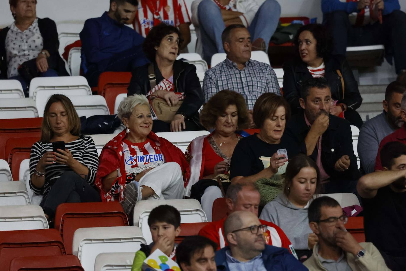 Fotos: ¿Estuviste en el Sporting - Ibiza? ¡Búscate!