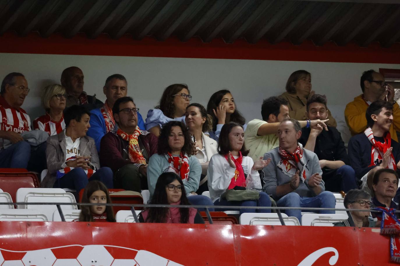 Fotos: ¿Estuviste en el Sporting - Ibiza? ¡Búscate!