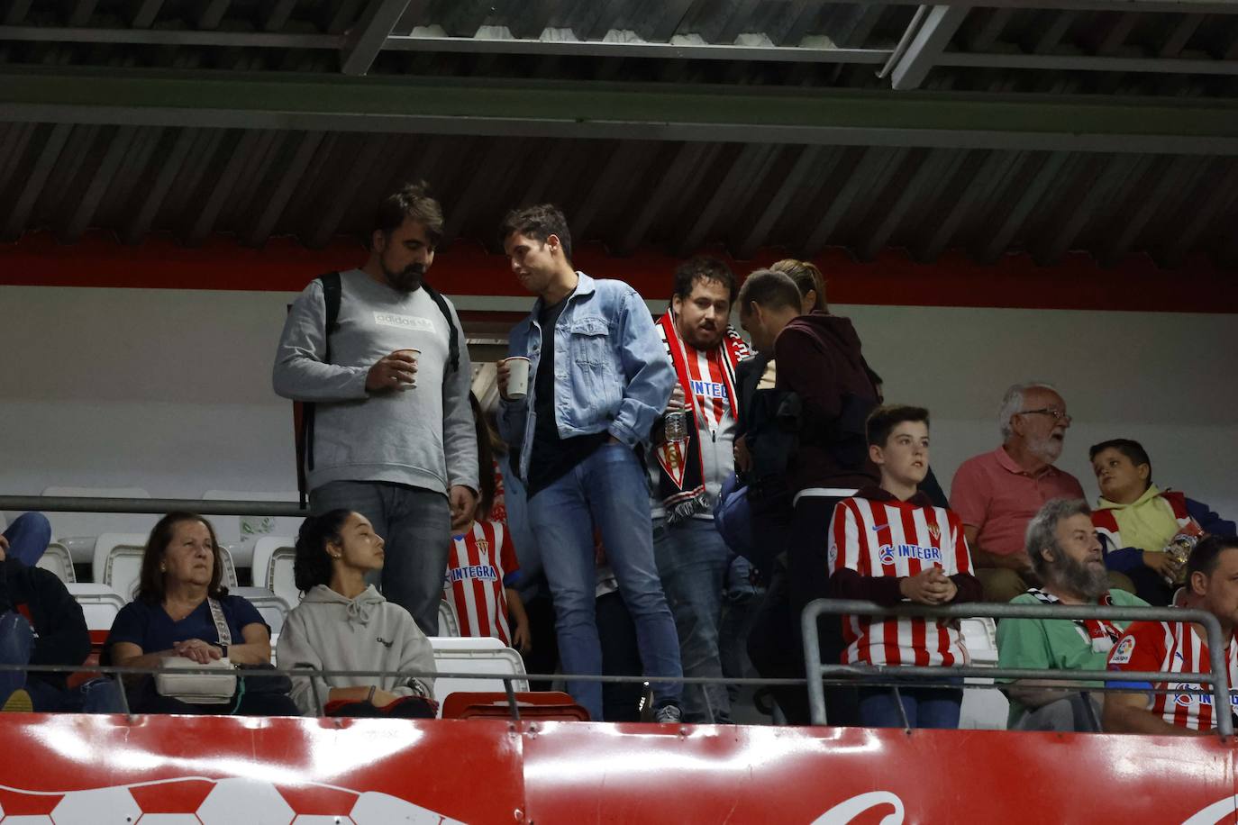 Fotos: ¿Estuviste en el Sporting - Ibiza? ¡Búscate!