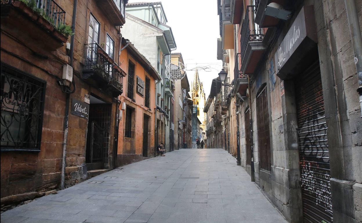 Imagen de archivo de la calle Mon de Oviedo, donde se conocieron la menor y el presunto agresor. 