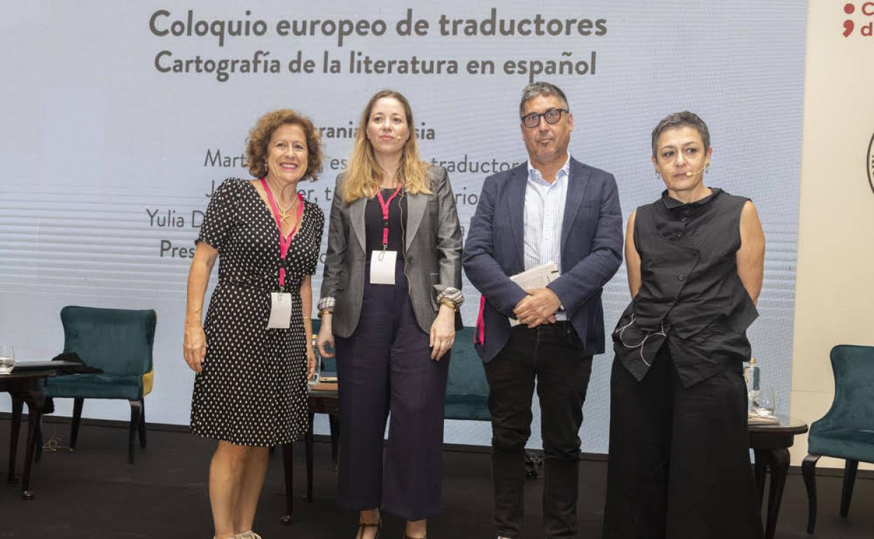 Berna González, Marta Rebón, Jorge Ferrer y Yulia Dobrovilskaya, asistentes al primer Coloquio Europeo de traductores. 