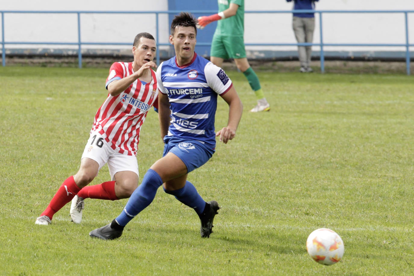 Fotos: Las mejores imágenes del Avilés Stadium - Sporting B