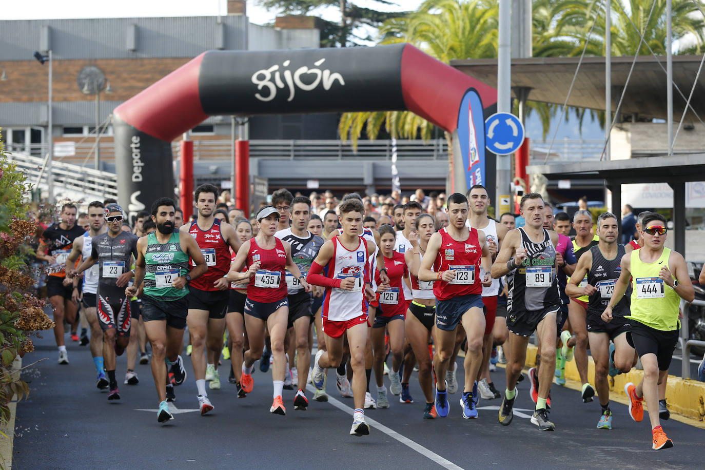 Fotos: Multitudinaria carrera popular del Grupo Covadonga y Santa Olaya