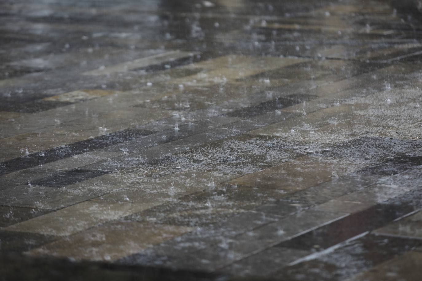 Fotos: Asturias bajo el paraguas