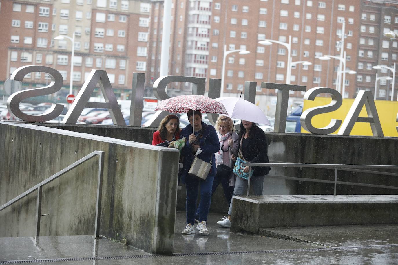 Fotos: Asturias bajo el paraguas