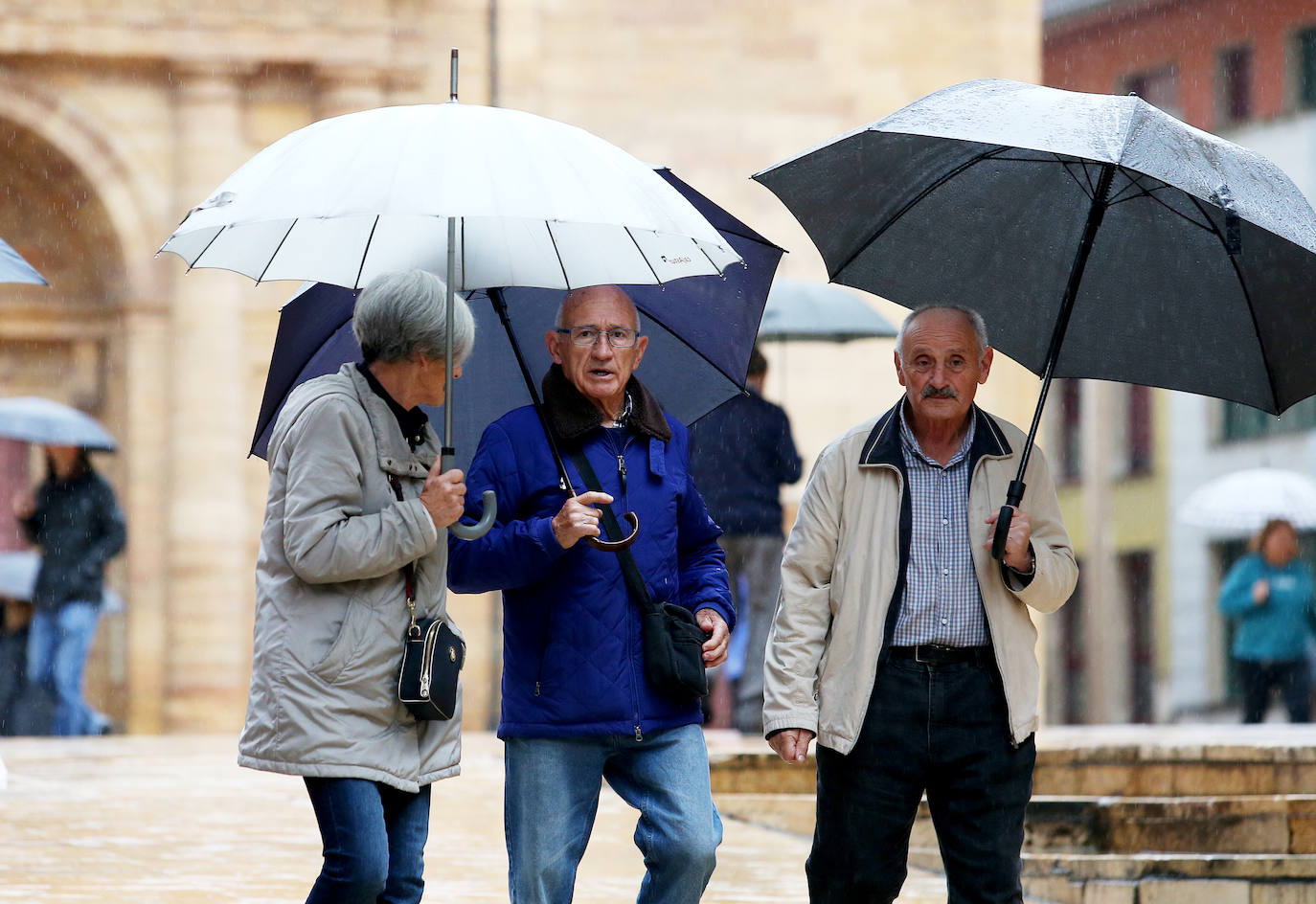 Fotos: Asturias bajo el paraguas