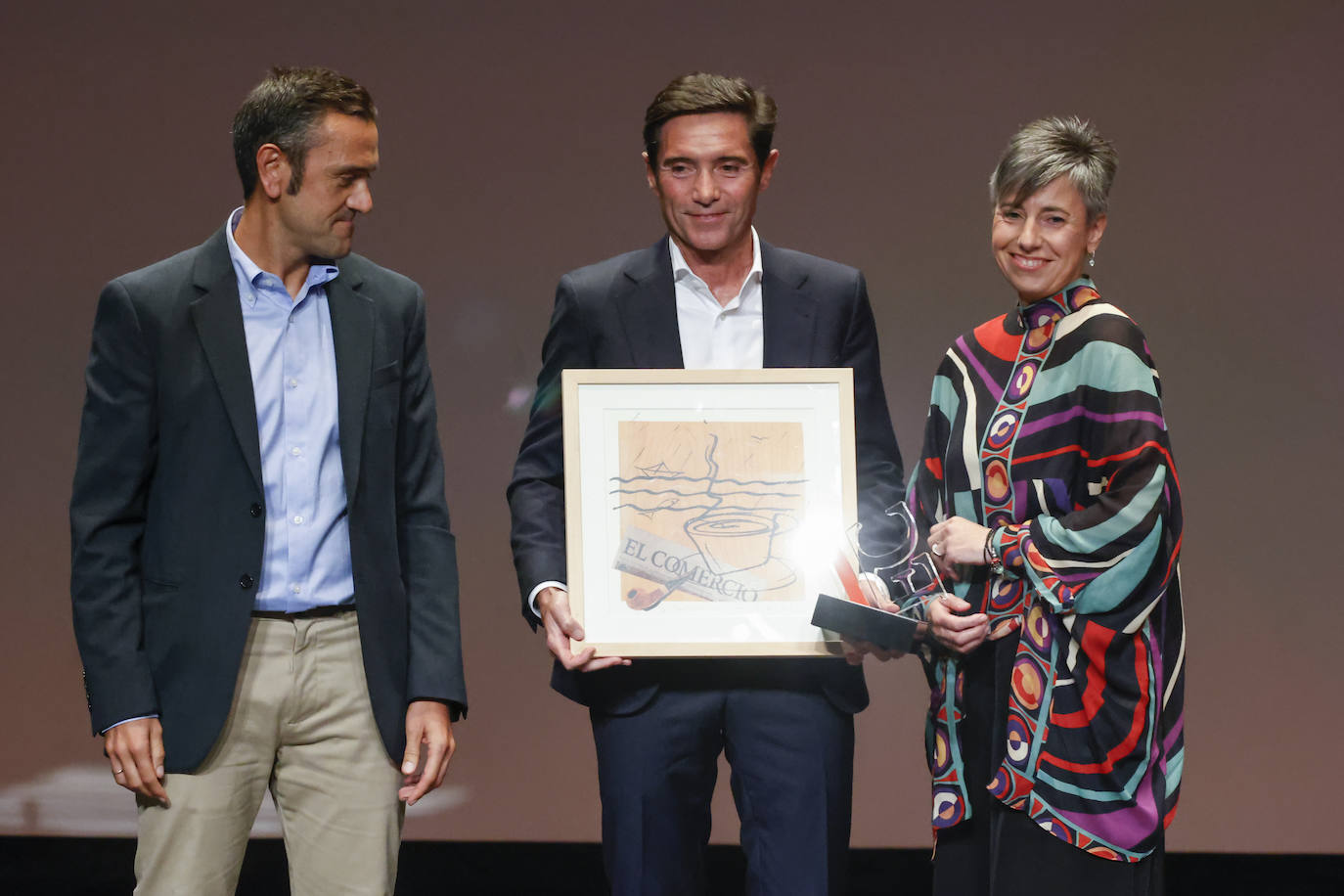 José Ángel García y Cristina Tuero con Marcelino García Toral.