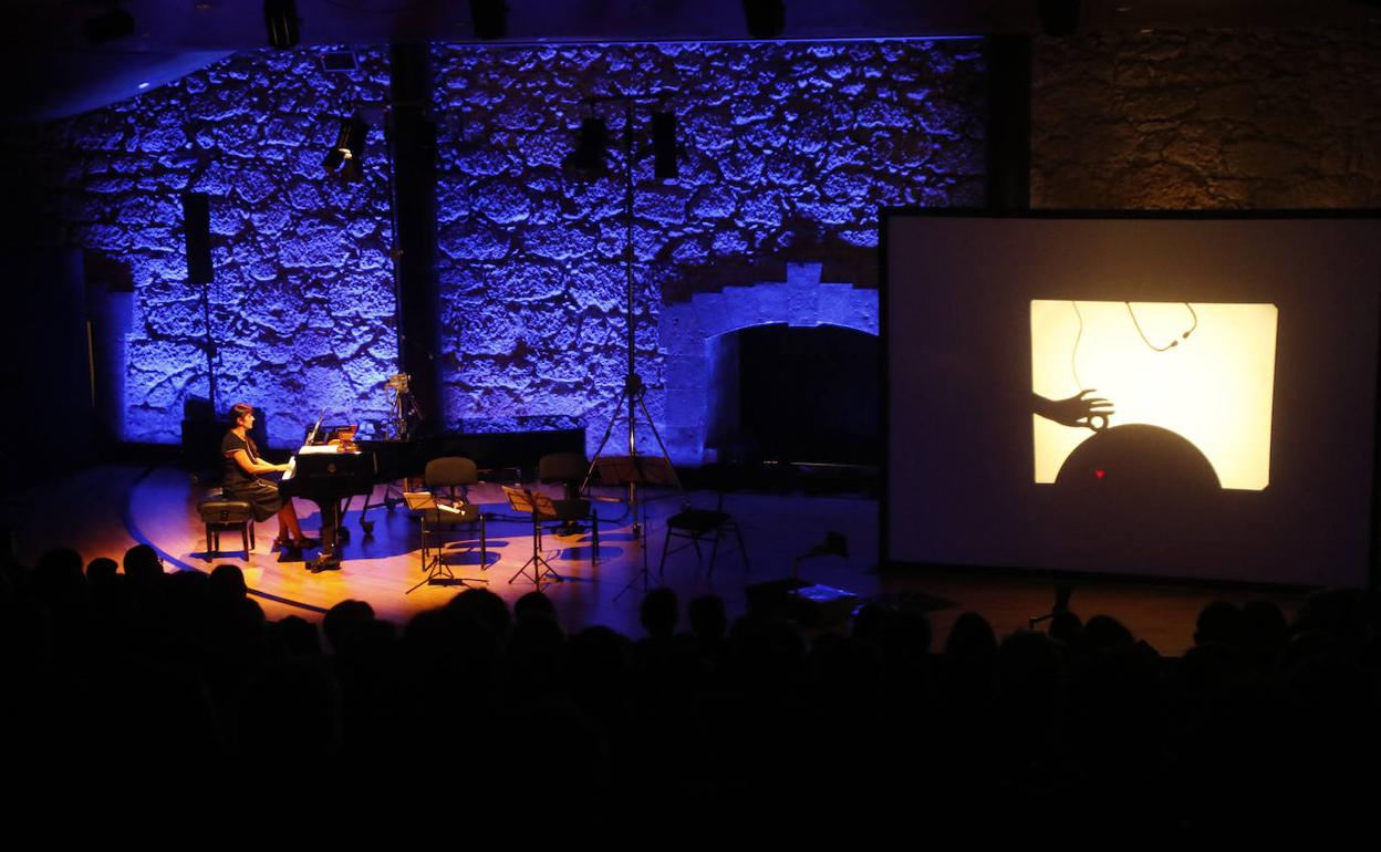 Una de las actuaciones de la 'Noche Blanca' del año pasado en Oviedo