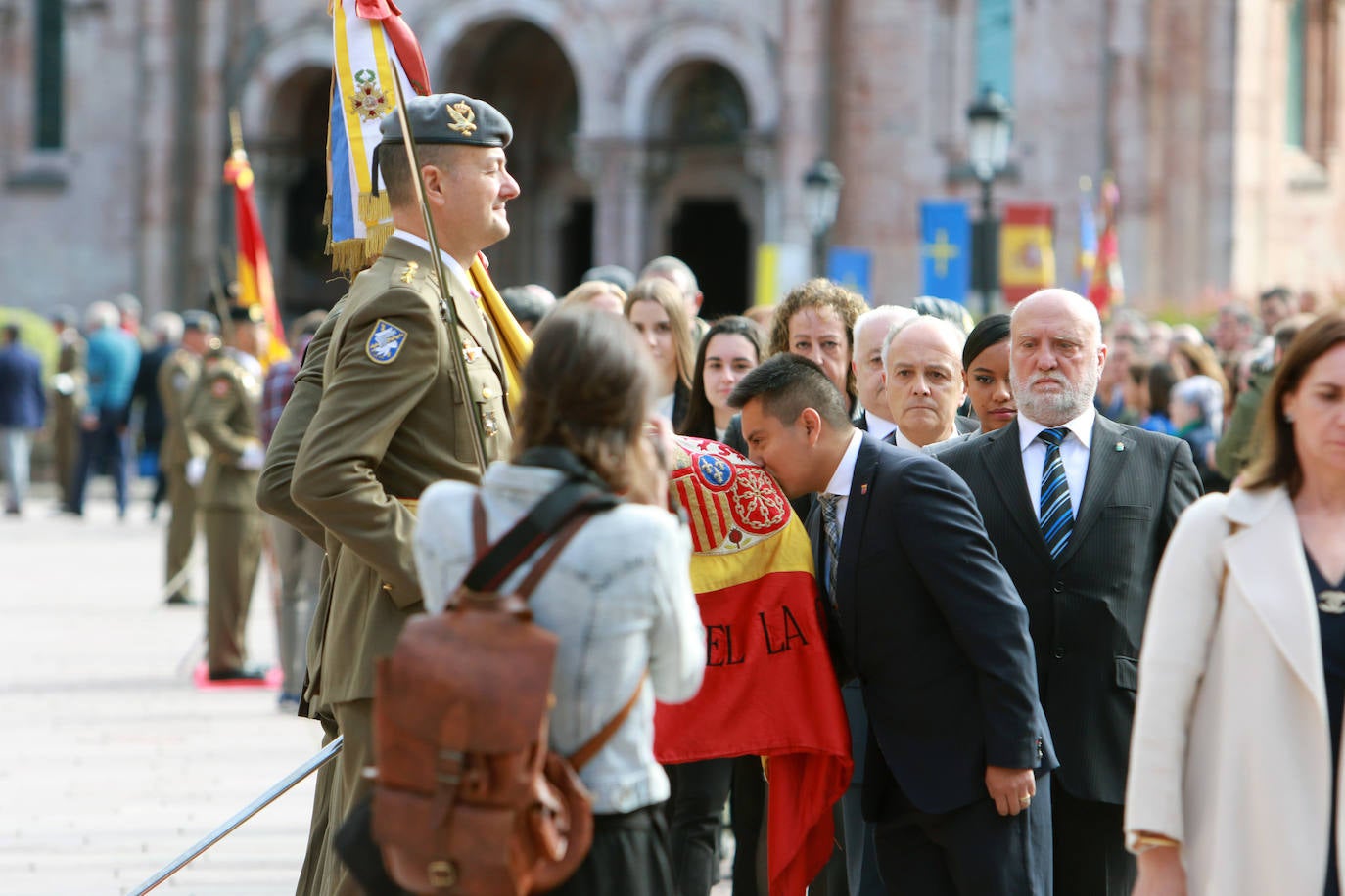 Fotos: Multitudinaria jura de bandera civil en Covadonga