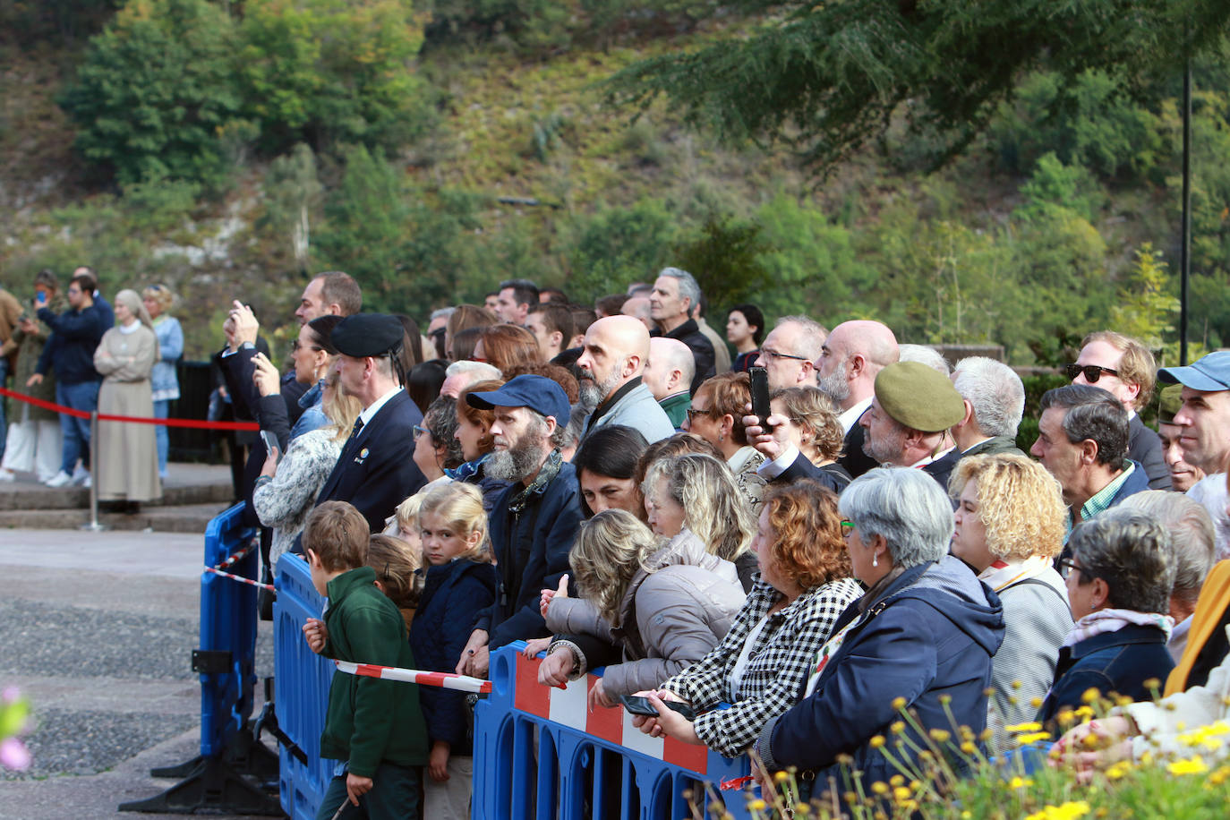 Fotos: Multitudinaria jura de bandera civil en Covadonga