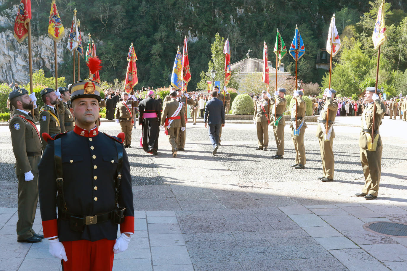 Fotos: Multitudinaria jura de bandera civil en Covadonga