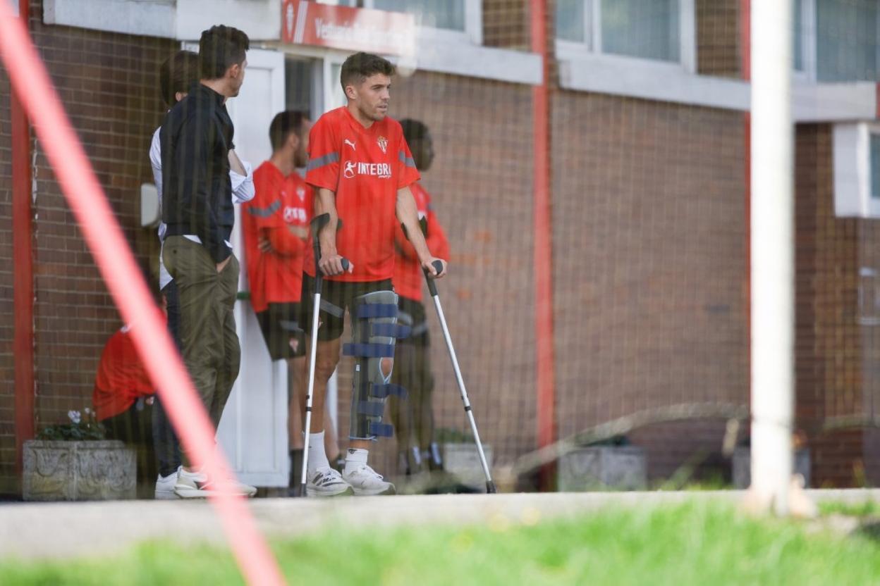 Nacho Méndez, ayer, viendo el final del entrenamiento.