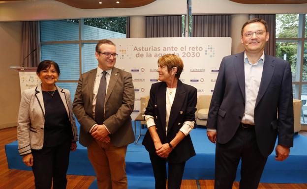 Esther Cueli, directora general de Fuensanta; José Antonio Garmón, director general de Gobernanza Pública, Transparencia, Participación Ciudadana y Agenda 2030; Elena Fernández, jefa de Sostenibilidad de Cogersa y Jorge Álvarez, director de la planta asturiana de Bayer. 