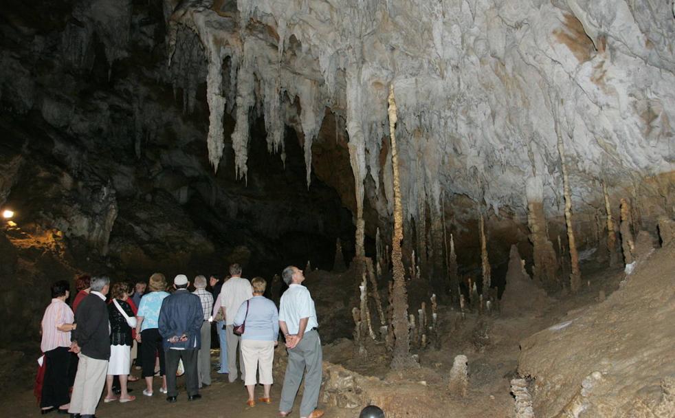 Cuevas en Asturias para visitar con niños