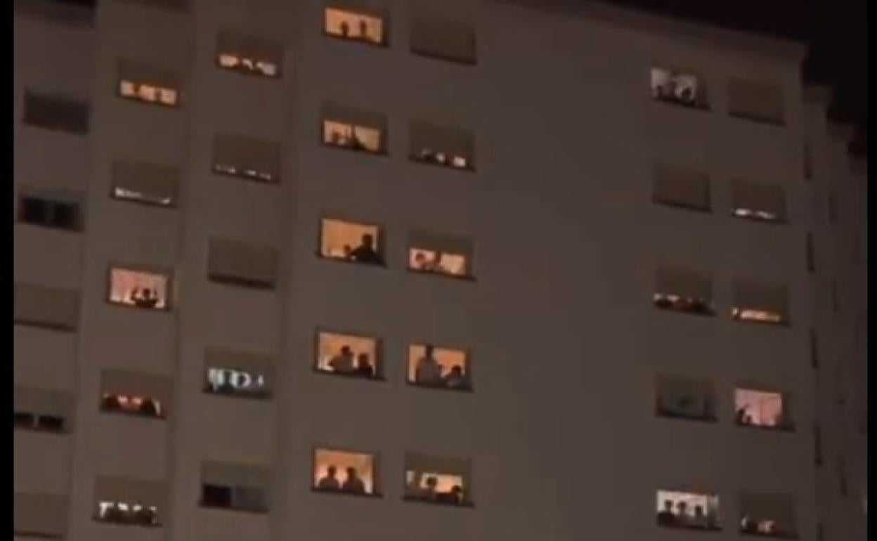 Cánticos desde el colegio mayor. 