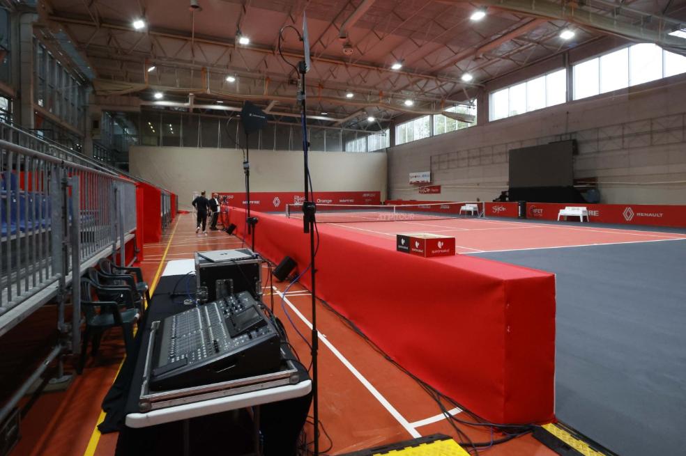 Un palacio en rojo, homenaje a Gijón