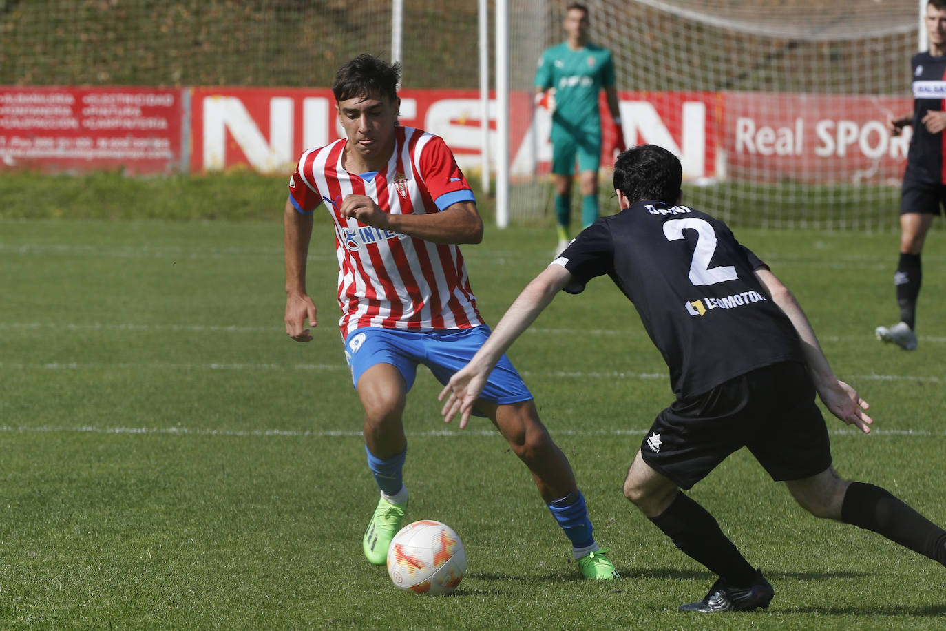 Fotos: Victoria del Sporting B frente a L&#039;Entregu (4-0)