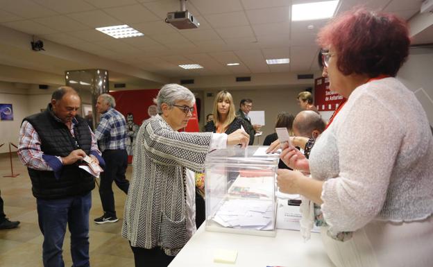 Los militantes socialistas de Gijón se movilizan para elegir a su candidato a la Alcadía