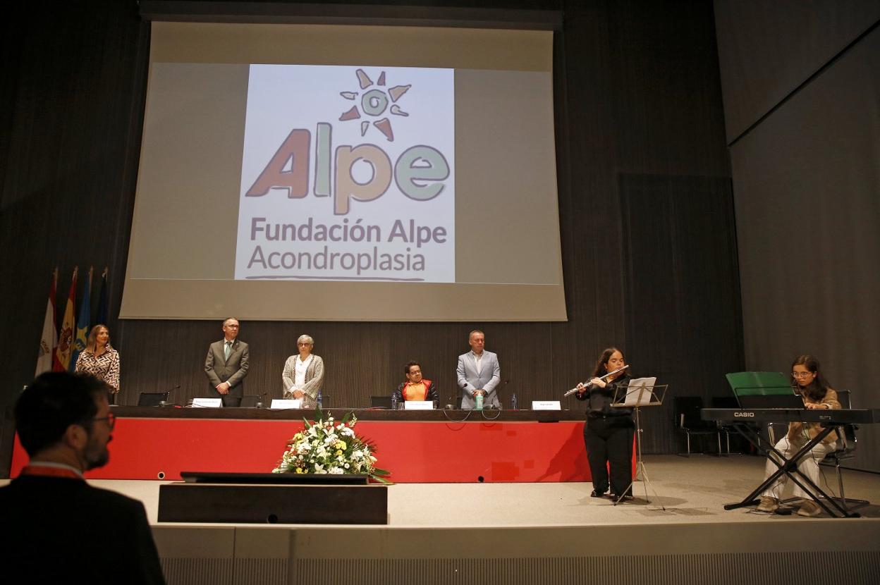 Inauguración del congreso de acondroplasia en el salón de actos del palacio de congresos del recinto ferial. 