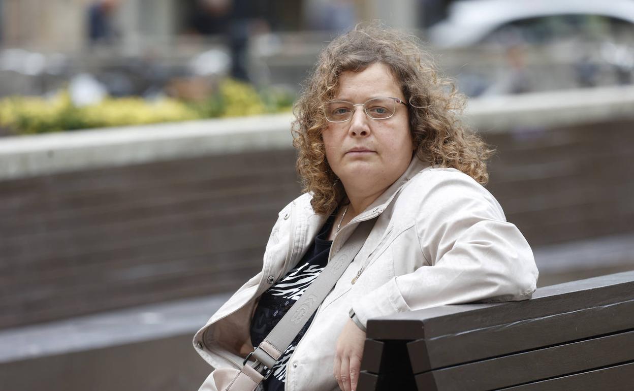 Elena Iglesias tiene esquizofrenia paranoide, una enfermedad mental grave que irrumpió en su vida cuando tenía 20 años. 