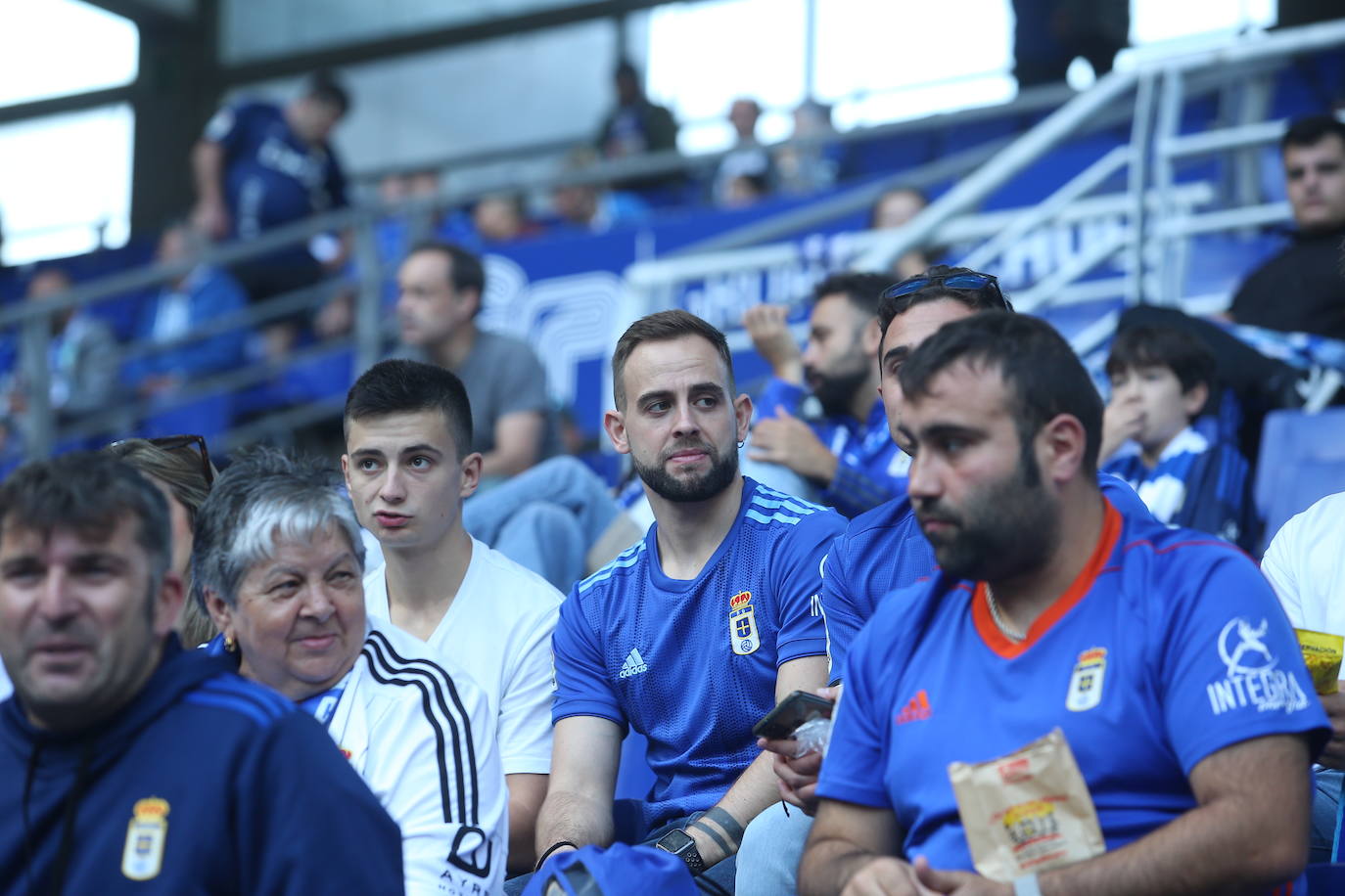 Fotos: ¿Estuviste en el Real Oviedo - Huesca en el Carlos Tartiere?¡Búscate!