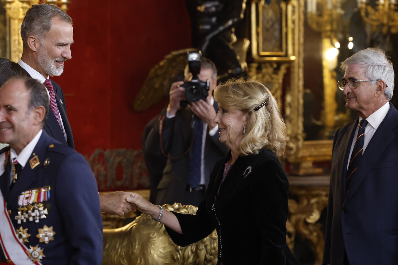 Fotos: Así ha sido la recepción a las autoridades en el Palacio Real